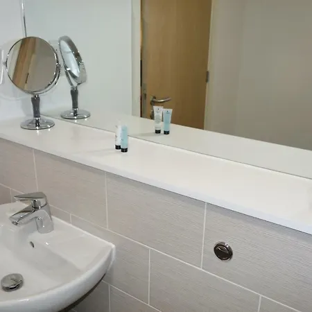 Aire Modern Leeds - 2 Bed 2 Bath Apartment